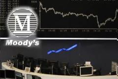 Η Moody's υποβάθμισε 16 ισπανικές τράπεζες