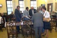 «Παζάρι» φωτογραφιών στη Βουλή...