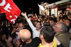 Αναγνώστης απορεί για το ποιοί υποστηρίζουν τον Τσίπρα