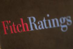 Πέντε ελληνικές τράπεζες υποβάθμισε η Fitch
