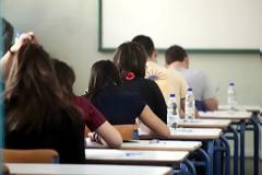 «Πονοκέφαλος» στο υπ. Παιδείας για τις Πανελλαδικές