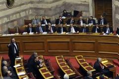 Στο επίκεντρο το πριμ των 50 εδρών