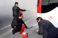 Πυρπόλησαν το πούλμαν του Ολυμπιακού!