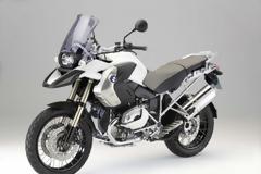 Έκανε μήνυση στην BMW για συνεχή στύση!