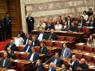 Φωτογραφία για Αποχώρησε από τη Βουλή, η γνωστή Ρεπούση, όταν ο B. Πολύδωρας κάλεσε τους βουλευτές σε ενός λεπτού σιγή στη μνήμη της γενοκτονίας του Ποντιακού Ελληνισμού!!!