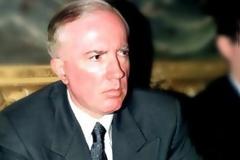 Βολές κατά Πλεύρη και από τον πατέρα του