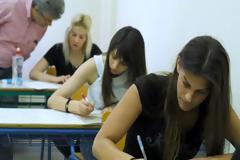 Πρεμιέρα των πανελλαδικών εξετάσεων τη Δευτέρα με Νεοελληνικά