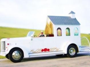 Φωτογραφία για Η πρώτη «κινητή» εκκλησία που τελεί γάμους στο δρόμο! (PICS)