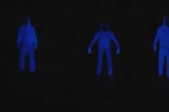 Black light show από μικρούς μαθητές! [video]
