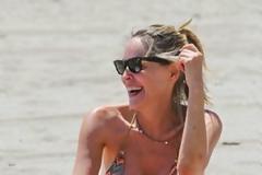 Η Sharon Stone κατάφερε να σταματήσει τον χρόνο. Ξεκάθαρα.