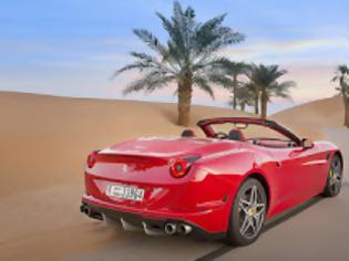 Φωτογραφία για Video: Η Ferrari «βάφει» την έρημο κόκκινη