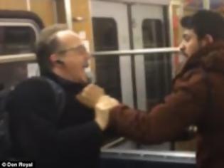 Φωτογραφία για Σοκαριστικό βίντεο: Μετανάστες πιάνονται στα χέρια με συνταξιούχους μέσα στο μετρό... [video]