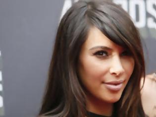 Φωτογραφία για Η ατημέλητη εμφάνιση της Kim Kardashian: Βγήκε έξω χωρίς μακιγιάζ, αχτένιστη και φορώντας ένα καπέλο... [photos]
