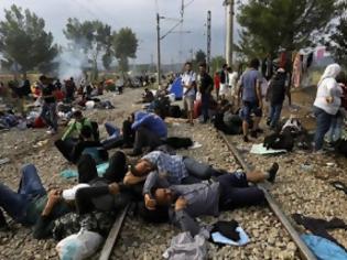 Φωτογραφία για Εκατοντάδες μετανάστες έκλεισαν οδική αρτηρία που ενώνει Ελλάδα - ΠΓΔΜ
