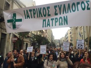 Φωτογραφία για Δελτίο τύπου: Εξαιρετικά επιτυχημένη η απεργία και η πορεία του ιατρικού κόσμου της Πάτρας