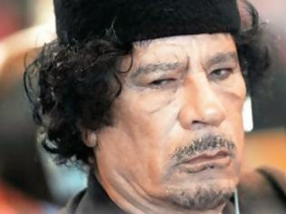 Φωτογραφία για Βιντεο - ΣΟΚ: Οι τελευταίες στιγμές του Καντάφι πριν τον εκτελέσουν [ΣΚΛΗΡΕΣ ΕΙΚΟΝΕΣ]