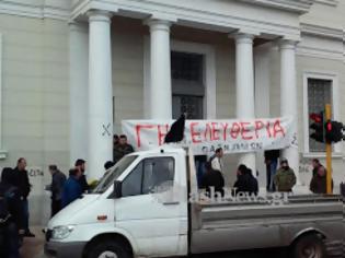 Φωτογραφία για Κατάληψη στην Τράπεζα της Ελλάδος από αγρότες στα Χανιά...