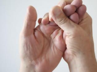 Φωτογραφία για Μούδιασμα στα δάχτυλα: Ποιες σοβαρές παθήσεις μπορεί να κρύβει