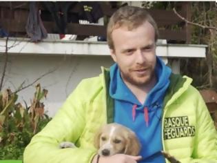 Φωτογραφία για Λέσβος: Ο Βάσκος ναυαγοσώστης υιοθέτησε τον σκύλο που βρήκε μέσα στην βάρκα των προσφύγων [video]