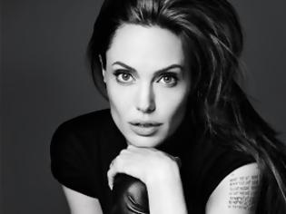 Φωτογραφία για Τα νέα tattoo της Angelina Jolie... [photos]