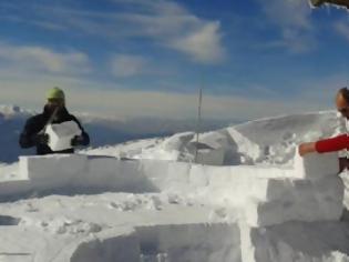 Φωτογραφία για Χελμός: Έχτισαν Igloo στα 2.300 μέτρα - Καταπληκτική κατασκευή από εργαζόμενους του Χιονοδρομικού Κέντρου