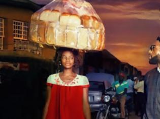 Φωτογραφία για Νιγηρία: Πλανόδια πωλήτρια έκανε photobombing σε ποπ σταρ και έγινε... μοντέλο!