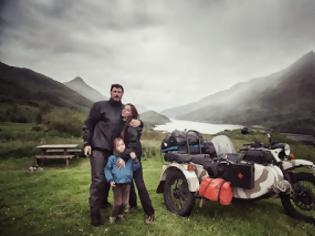 Φωτογραφία για Ταξίδεψαν 28.000 χλμ με μηχανή μαζί με τον 4χρονο γιο τους για να του δείξουν τον κόσμο! [photos]