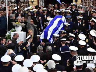 Φωτογραφία για Τραγικές στιγμές στην κηδεία του υποπλοίαρχου Κωνσταντίνου Πανανά στο Ναύπλιο (βίντεο)