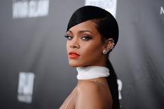 Η Rihanna έκανε το ντεμπούτο της στην Εβδομάδα Μόδας... [photos]