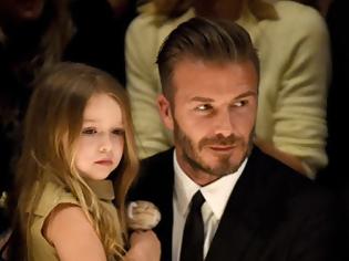 Φωτογραφία για Η Ηarper Beckham είναι μια μικρή fashionista! [photos]