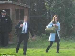 Φωτογραφία για Σκάνδαλο στο Παλάτι: Η Kate Middleton χρησιμοποιεί ελικόπτερο 3.000 λιρών ενώ η Βασίλισσα παίρνει το τρένο! [photos]
