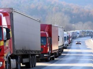 Φωτογραφία για Σε απελπισία οι εγκλωβισμένοι οδηγοί στον Προμαχώνα