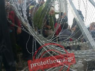 Φωτογραφία για Χάος στην Ειδομένη: «Ντου» από μετανάστες-Τα Σκόπια έκλεισαν τελείως τα σύνορα