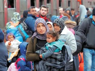 Φωτογραφία για ΑΝΟΙΞΑΝ ΟΙ ΠΥΛΕΣ: Μεταφέρθηκαν στο Σχιστό οι πρώτοι πρόσφυγες