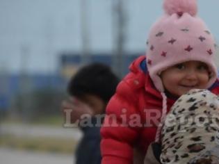 Φωτογραφία για ΕΝΑ ΑΠΕΡΑΝΤΟ HOTSPOT: Γέμισε πρόσφυγες η Ελλάδα - Ξεκινούν με τα πόδια για τα σύνορα με τα Σκόπια [ΣΥΓΚΛΟΝΙΣΤΙΚΕΣ ΕΙΚΟΝΕΣ]