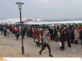 Φωτογραφία για Κλείνουν σταδιακά τα ευρωπαϊκά σύνορα, γεμίζουν τα hot spots, «έμφραγμα» στη χώρα με τους πρόσφυγες