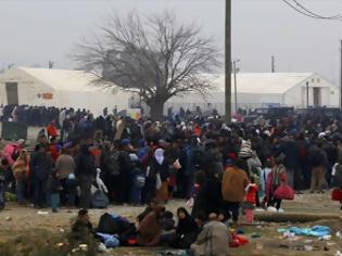 Φωτογραφία για Χαμός στην Ειδομένη! Πάνω από 3.000 πρόσφυγες είναι εκεί αλλά τα Σκόπια δέχονται μόνο...