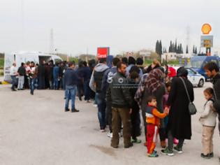 Φωτογραφία για Εικόνες απελπισίας από τους πρόσφυγες στην Λαμία