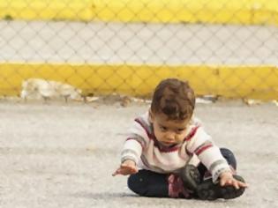 Φωτογραφία για Λαμία: Συνεχίζονται τα προβλήματα με τους πρόσφυγες - Εσπευσμένα στο Νοσοκομείο Λαμίας βρέφος από ΑΣΥΤΙΑ  [video]