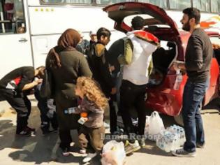 Φωτογραφία για Λαμία: Ξεχειλίζει η ανθρωπιά για τους πρόσφυγες [photo+video]