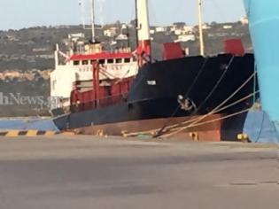 Φωτογραφία για Μετακίνησαν το ύποπτο κοντέινερ του φορτηγού πλοίου στη Σούδα [photos]