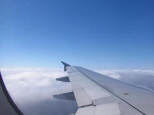 Φωτογραφία για Να γιατί τα σκίαστρα στα παράθυρα των αεροπλάνων πρέπει να είναι ανοιχτά σε απογείωση-προσγείωση