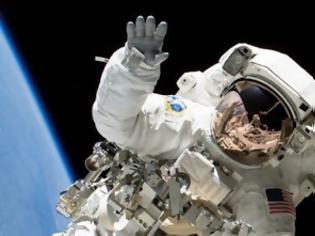 Φωτογραφία για Αυτό είναι το πρώτο πρόσωπο που βλέπουν οι αστροναύτες, όταν επιστρέφουν στη Γη  [photo]