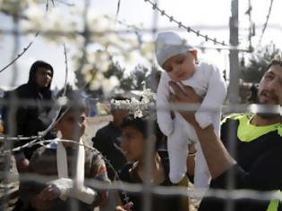 Φωτογραφία για Συγκλονιστικές εικόνες από την Ειδομένη: Οι πρόσφυγες παραμένουν εγκλωβισμένοι στα σύνορα... [photos]