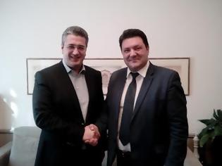 Φωτογραφία για Συνάντηση του Προέδρου, Δρ. Χρ. Καζαντζή με τον Περιφερειάρχη Κ.Μακεδονίας, κ. Απ. Τζιτζικώστα