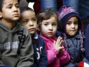 Φωτογραφία για Κι άλλοι πρόσφυγες στον Πειραιά-Με βρογχίτιδα τα περισσότερα παιδιά προσφύγων...