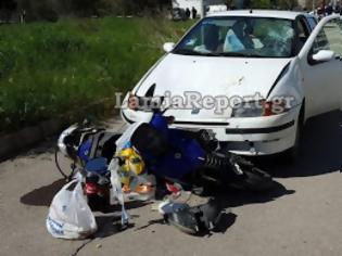Φωτογραφία για Λαμία: Αυτοκίνητο εμβόλισε μηχανάκι - Ένας σοβαρά τραυματίας... [photos]