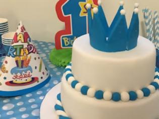 Φωτογραφία για Γιόρτασαν τα πρώτα γενέθλια του «πρίγκιπά» τους με τούρτα υπερπαραγωγή!