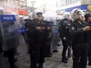 Φωτογραφία για Η Τουρκική αστυνομία διέλυσε εκδήλωση για την Ημέρα της Γυναίκας... [photo]