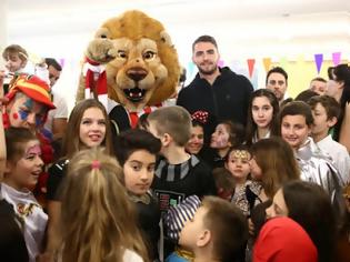 Φωτογραφία για Ο ΘΡΥΛΟΣ ΕΔΩΣΕ ΧΑΡΑ ΣΤΑ ΠΑΙΔΙΑ ΤΟΥ ΠΕΙΡΑΙΑ!